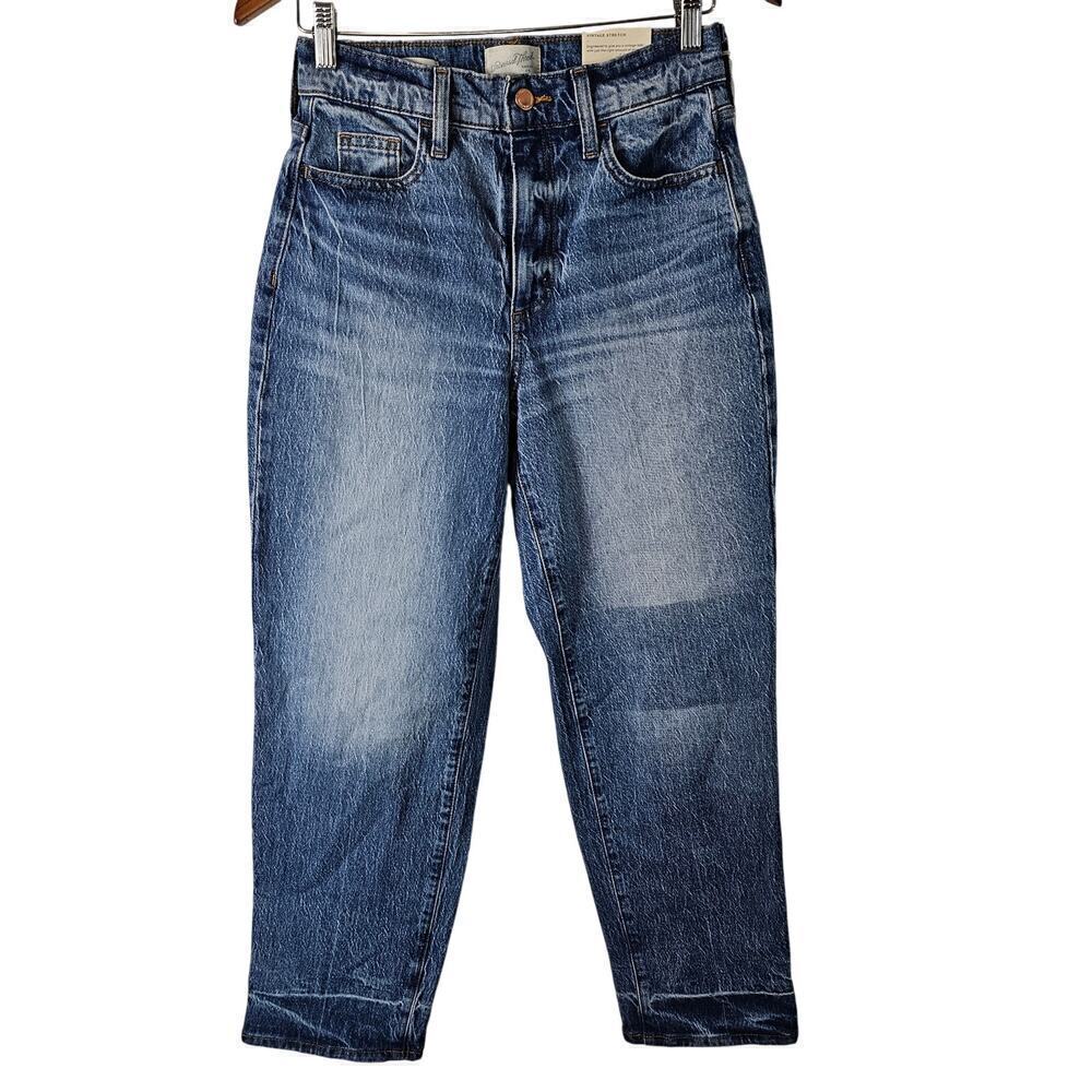 Universal Thread Vintage Straight Jeans Womens Size 2R Medium Wash Denim Retro
